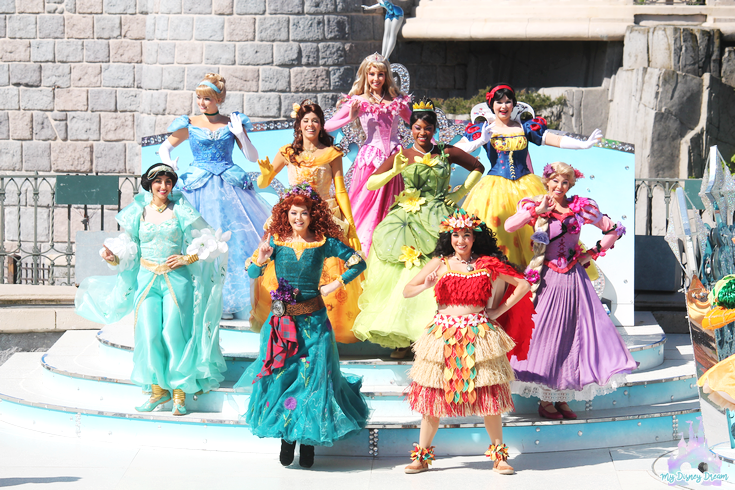 Fleurs : leur signification sur les robes des Princesses à Disneyland Paris